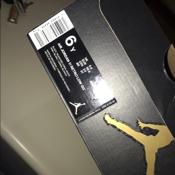 Jordan coral 11’s size 6y OG all - Picture 6 of 7